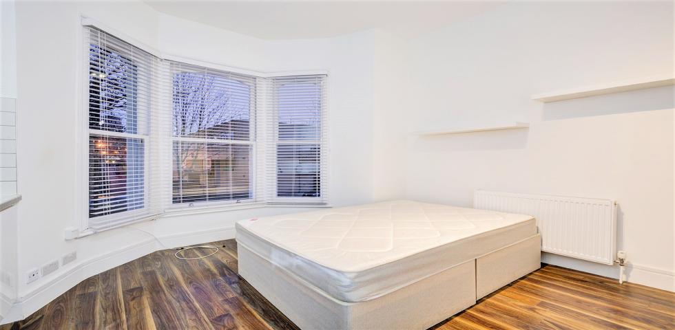 			Studio Apartment, 1 bath, 1 reception Studio			 Kingsgate Road, WEST HAMPSTEAD